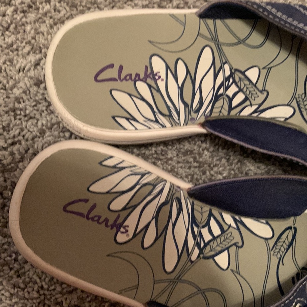 Clark’s Flop Flops - Picture 6 of 11